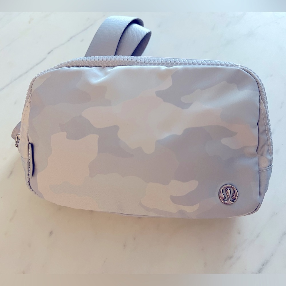 Everywhere Belt Bag - Lululemon - new with tags